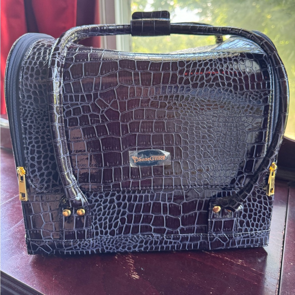 SENEGENCE | Blue Alligator Large Makeup Caddy - Picture 2 of 7